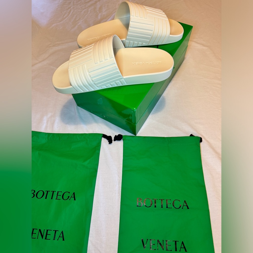 BOTTEGA VENETA Rubber Sliders